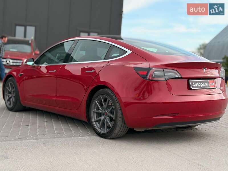 Седан Tesla Model 3 2019 в Львові