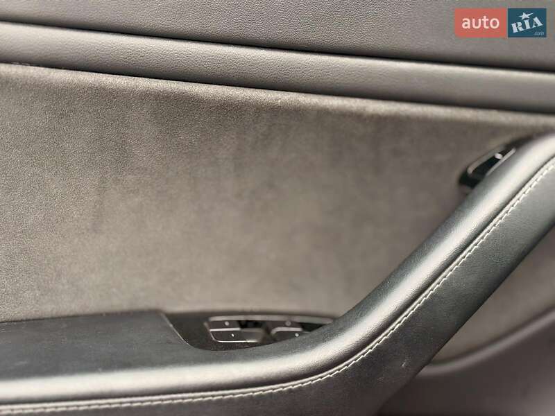 Седан Tesla Model 3 2019 в Львові