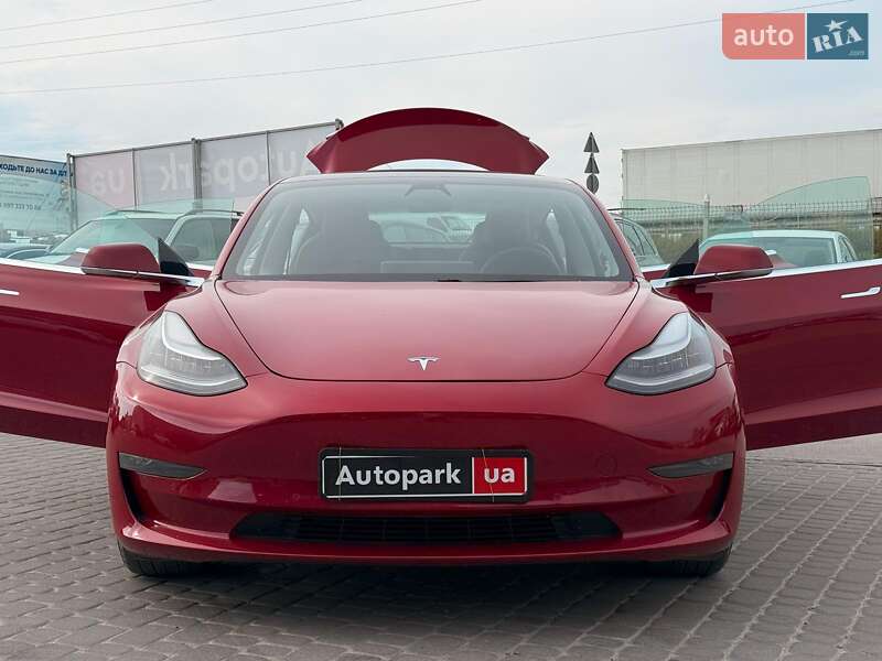Седан Tesla Model 3 2019 в Львові