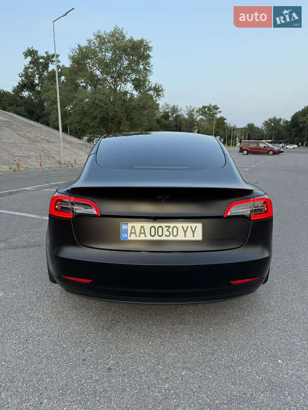 Седан Tesla Model 3 2022 в Києві