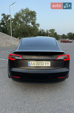 Седан Tesla Model 3 2022 в 