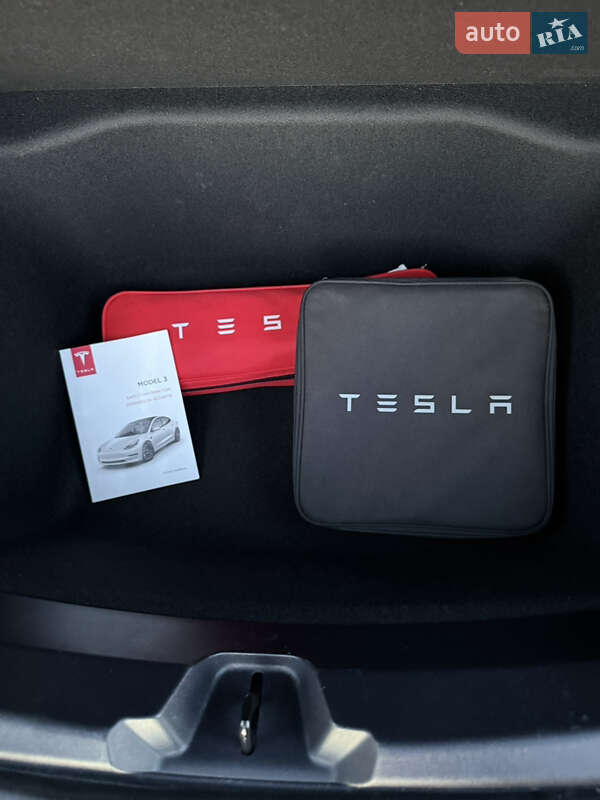 Седан Tesla Model 3 2022 в Києві