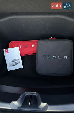 Седан Tesla Model 3 2022 в 