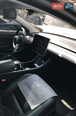 Седан Tesla Model 3 2020 в Киеве