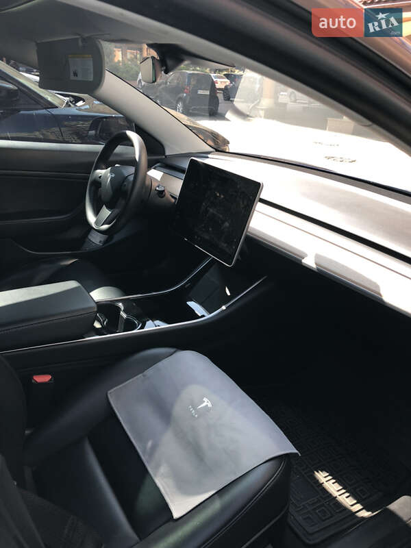 Седан Tesla Model 3 2020 в Киеве