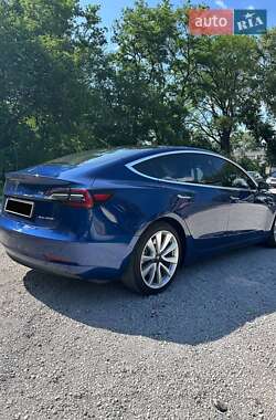 Седан Tesla Model 3 2019 в 