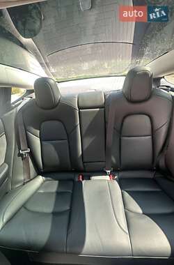 Седан Tesla Model 3 2019 в 