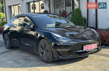 Седан Tesla Model 3 2023 в Львове