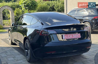 Седан Tesla Model 3 2023 в 