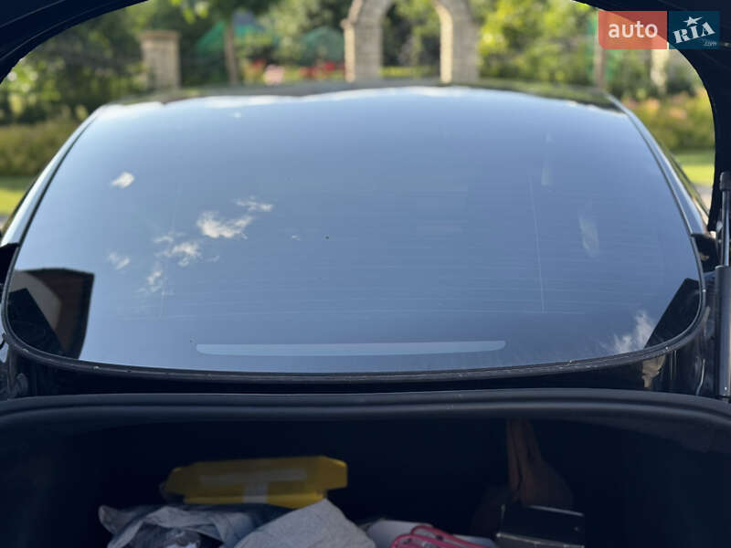 Седан Tesla Model 3 2023 в Львове