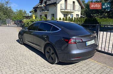 Седан Tesla Model 3 2020 в 