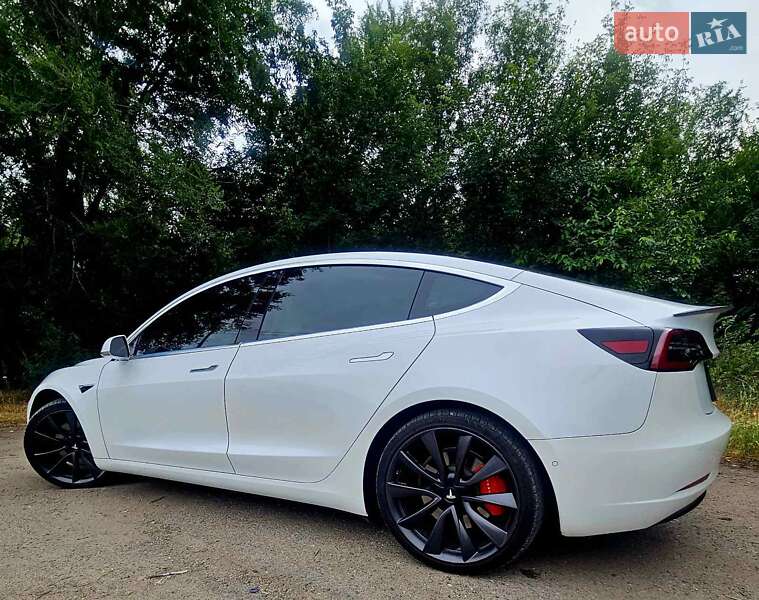 Tesla Model 3 2020