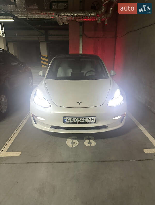 Tesla Model 3 2021