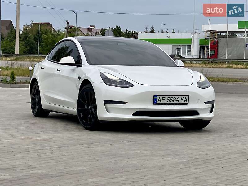 Седан Tesla Model 3 2021 в 