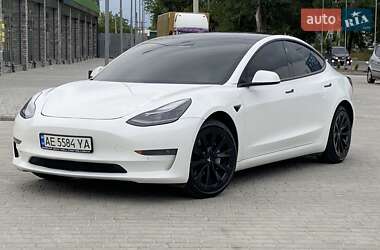 Седан Tesla Model 3 2021 в 