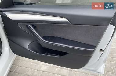 Седан Tesla Model 3 2021 в 