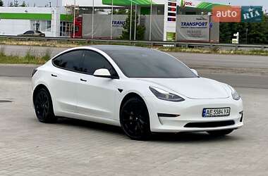 Седан Tesla Model 3 2021 в 