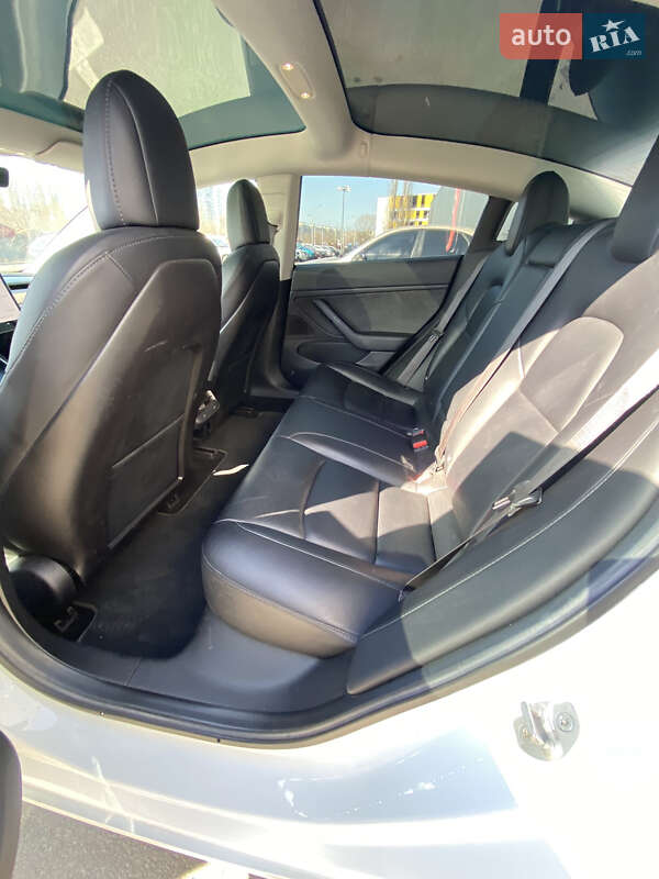 Седан Tesla Model 3 2018 в Киеве