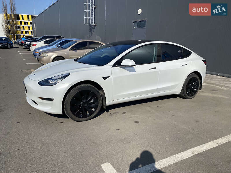 Седан Tesla Model 3 2018 в Киеве