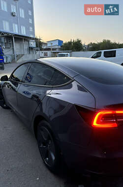 Седан Tesla Model 3 2023 в 
