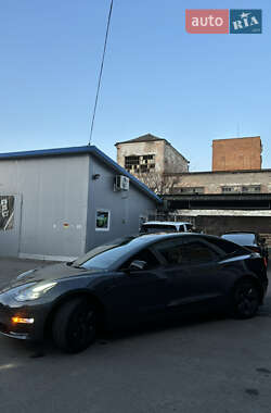 Седан Tesla Model 3 2023 в 