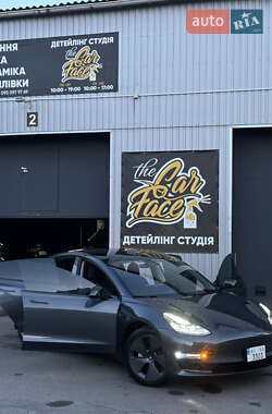 Седан Tesla Model 3 2023 в 