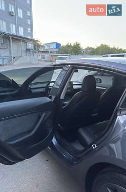 Седан Tesla Model 3 2023 в 