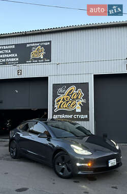 Седан Tesla Model 3 2023 в 
