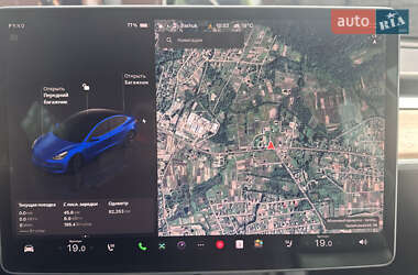 Седан Tesla Model 3 2022 в 
