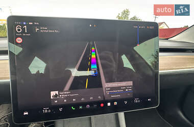 Седан Tesla Model 3 2022 в 