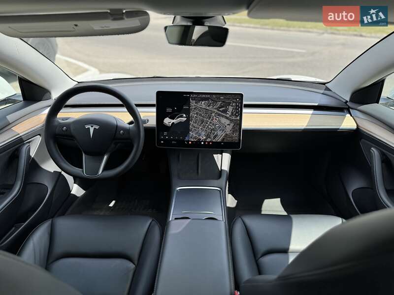 Седан Tesla Model 3 2021 в Кременчуці