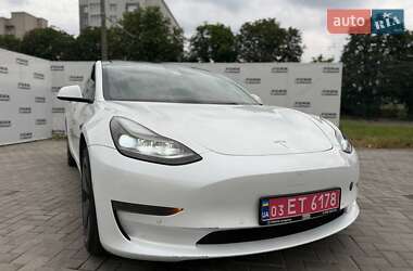 Седан Tesla Model 3 2022 в 