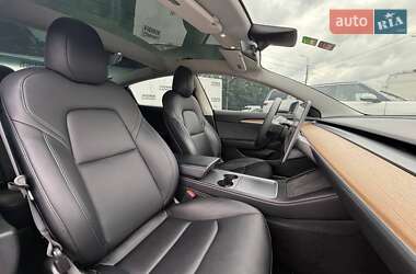 Седан Tesla Model 3 2022 в 