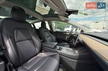 Седан Tesla Model 3 2023 в 