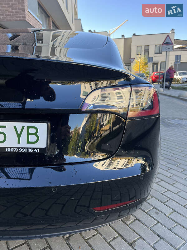 Седан Tesla Model 3 2019 в Львове