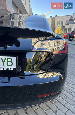 Седан Tesla Model 3 2019 в 