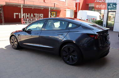 Седан Tesla Model 3 2024 в 