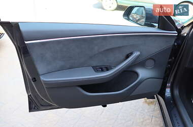 Седан Tesla Model 3 2024 в 