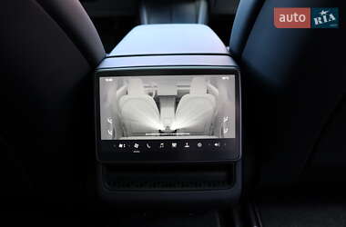 Седан Tesla Model 3 2024 в 