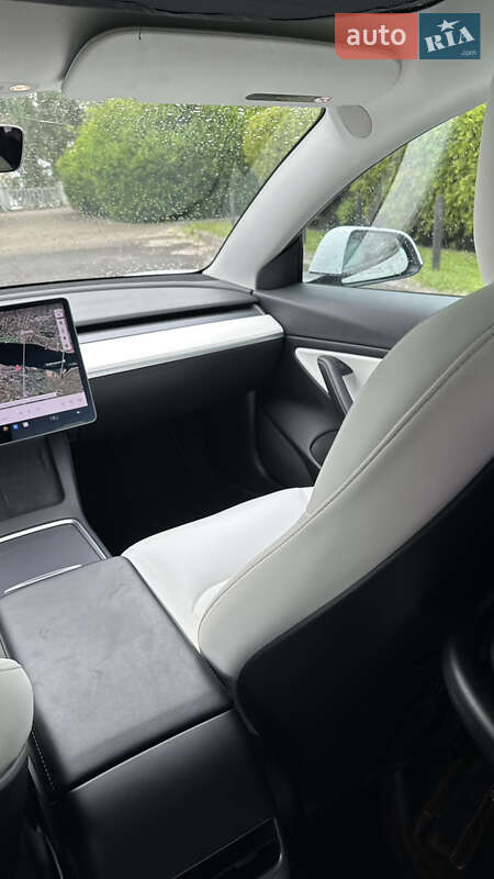 Седан Tesla Model 3 2021 в Днепре