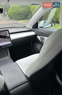 Седан Tesla Model 3 2021 в 