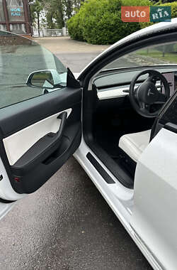 Седан Tesla Model 3 2021 в 