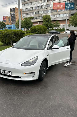 Седан Tesla Model 3 2021 в 