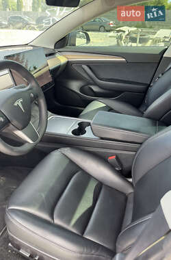 Седан Tesla Model 3 2022 в 