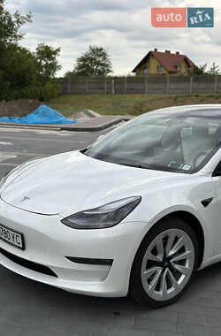 Седан Tesla Model 3 2022 в 