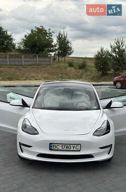 Седан Tesla Model 3 2022 в 