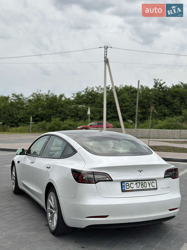 Седан Tesla Model 3 2022 в Мостиске