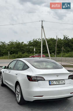 Седан Tesla Model 3 2022 в 