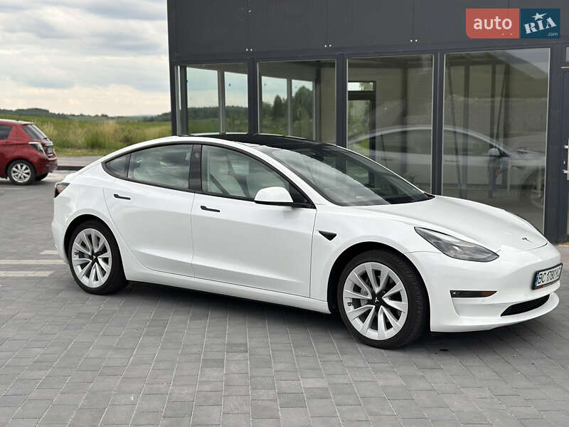 Седан Tesla Model 3 2022 в Мостиске