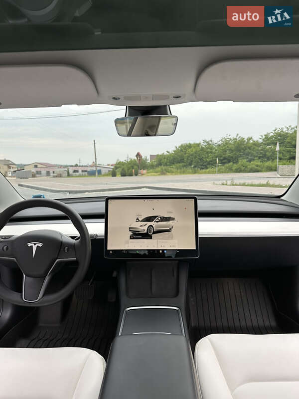 Седан Tesla Model 3 2022 в Мостиске